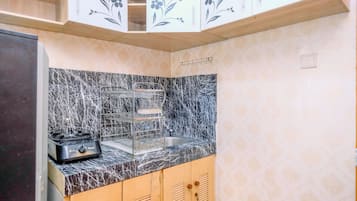 Apartment, 2 Bedrooms | Private kitchen