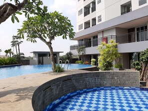 Outdoor pool - Relax And Simply Studio Apartment At Parkland Avenue (South Tangerang)