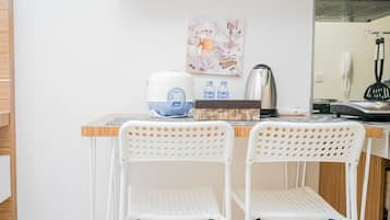 Studio | Essbereich im Zimmer