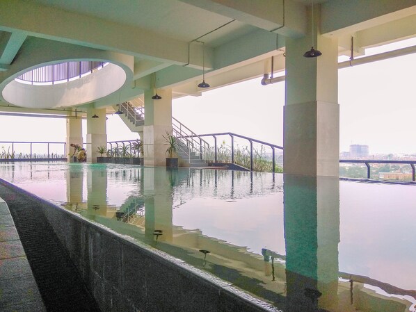 Indoor/outdoor pool - New And Modern 1Br Atlanta Residence Apartment (Depok)