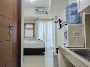 Studio | Dapur peribadi | Peti sejuk, dapur, alat memasak/pinggan mangkuk/perkakas dapur