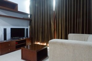 Apartment, 2 Bedrooms | Living area