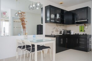 Apartment, 2 Bedrooms | In-room dining - Strategic And Homey 2Br At Puri Garden Apartment Near Mall (Jakarta)