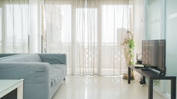 Appartement, 2 chambres | Coin séjour | Télévision