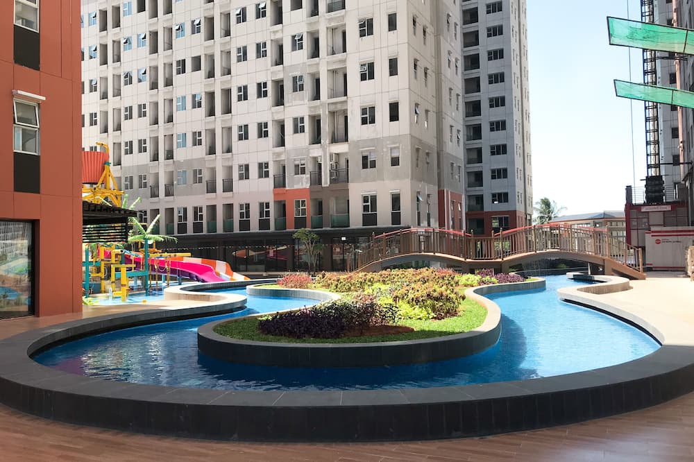 Pleasurable 2Br Transpark Juanda Apartment