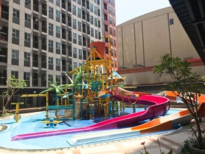 Children ’s pool - Pleasurable 2Br Transpark Juanda Apartment (Bekasi)