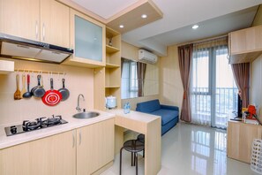 Private kitchen - 1Br Apartment With Cozy Design At Royal Olive Residence (Jakarta)
