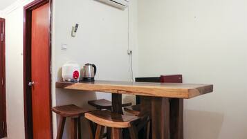 Apartment, 2 Bedrooms | In-room dining