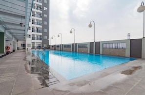 Hồ bơi ngoài trời