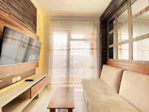 apartman, 2 hálószobával | Nappalirész | Tévé