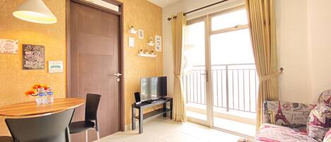 Apartment, 2 Bedrooms | Living area | TV