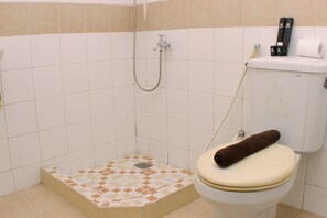 Studio | Kamar mandi | Perlengkapan mandi gratis dan handuk
