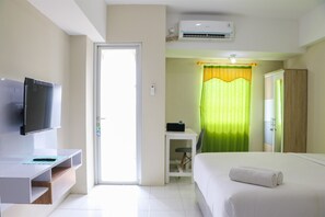 Studio - Simply Look Studio Room At Mont Blanc Bekasi Apartment (Bekasi)