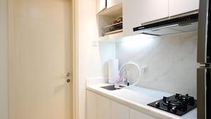 Apartment, 2 Bedrooms | Private kitchen | Fridge, stovetop, cookware/dishes/utensils - Spacey And Homey 2Br At Supermall Mansion Apartment (Surabaya)