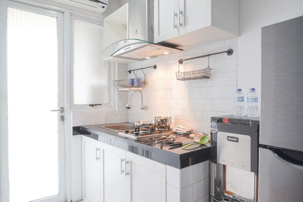 Private kitchen - Cozy And Tidy 1Br At Kebagusan City Apartment (Jakarta)