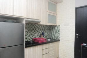 Apartment, 2 Bedrooms | Private kitchen | Fridge, stovetop, electric kettle, cookware/dishes/utensils - Pleasurable 2Br At Cervino Village Apartment (Jakarta)