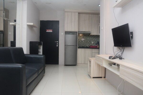 Appartement, 2 chambres | Aire de séjour | Téléviseur