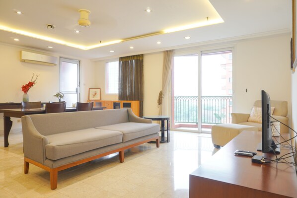 Living area - Spacious And Homey 2Br At Nuasa Hijau Pondok Indah Apartment (Jakarta)