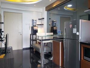 Private kitchen - Nice And Cozy Living 2Br Apartment At Green Bay Pluit (Jakarta)