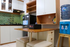 In-room dining - Tranquil Designed And Homey 2Br At Springlake Summarecon Bekasi Apartment (Bekasi)