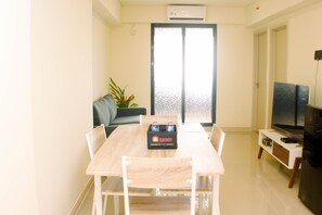 Apartment, 2 Bedrooms | In-room dining