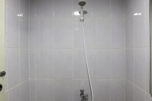 Studio, 2 Bedrooms | Bathroom