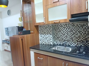 Departamento, 2 habitaciones | Cocina privada | Refrigerador, parrilla de estufa y utensilios de cocina 