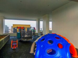 Área de juegos infantiles bajo techo