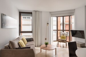 Apartamento, 1 habitación | Zona de estar | Televisión de 42 pulgadas con canales digitales