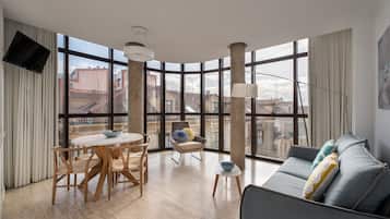 Apartamento, 1 habitación | Zona de estar | Televisión de 42 pulgadas con canales digitales