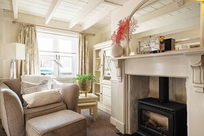 Smart TV - Beautiful 3 bedroom cottage in the heart of Looe (The Quay)