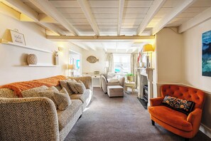 Smart TV - Beautiful 3 bedroom cottage in the heart of Looe (The Quay)