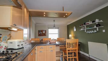 Dishwasher, cookware/dishes/utensils