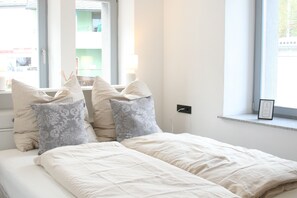 Deluxe Double Room | Individually decorated, individually furnished, desk, laptop workspace - The Manhattan A Boutique Hotel By American Ease (Grafenwohr)