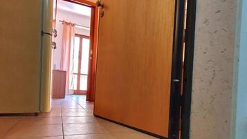 Apartment, 2 Bedrooms, Smoking, Balcony | Interior