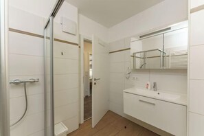 3 bedrooms, iron/ironing board, cots/infant beds, free WiFi - Easyapartments Riverside (Salzburg)