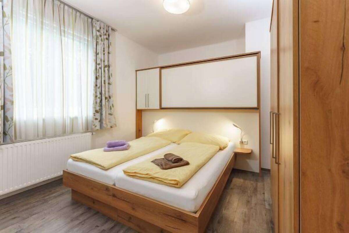 3 bedrooms, iron/ironing board, cribs/infant beds, free WiFi