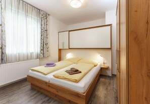 3 bedrooms, iron/ironing board, cots/infant beds, free WiFi