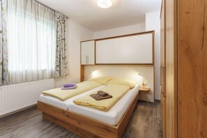 3 bedrooms, iron/ironing board, cribs/infant beds, free WiFi - Easyapartments Riverside (Salzburg)