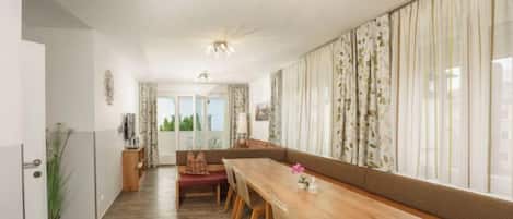 3 bedrooms, iron/ironing board, cots/infant beds, free WiFi