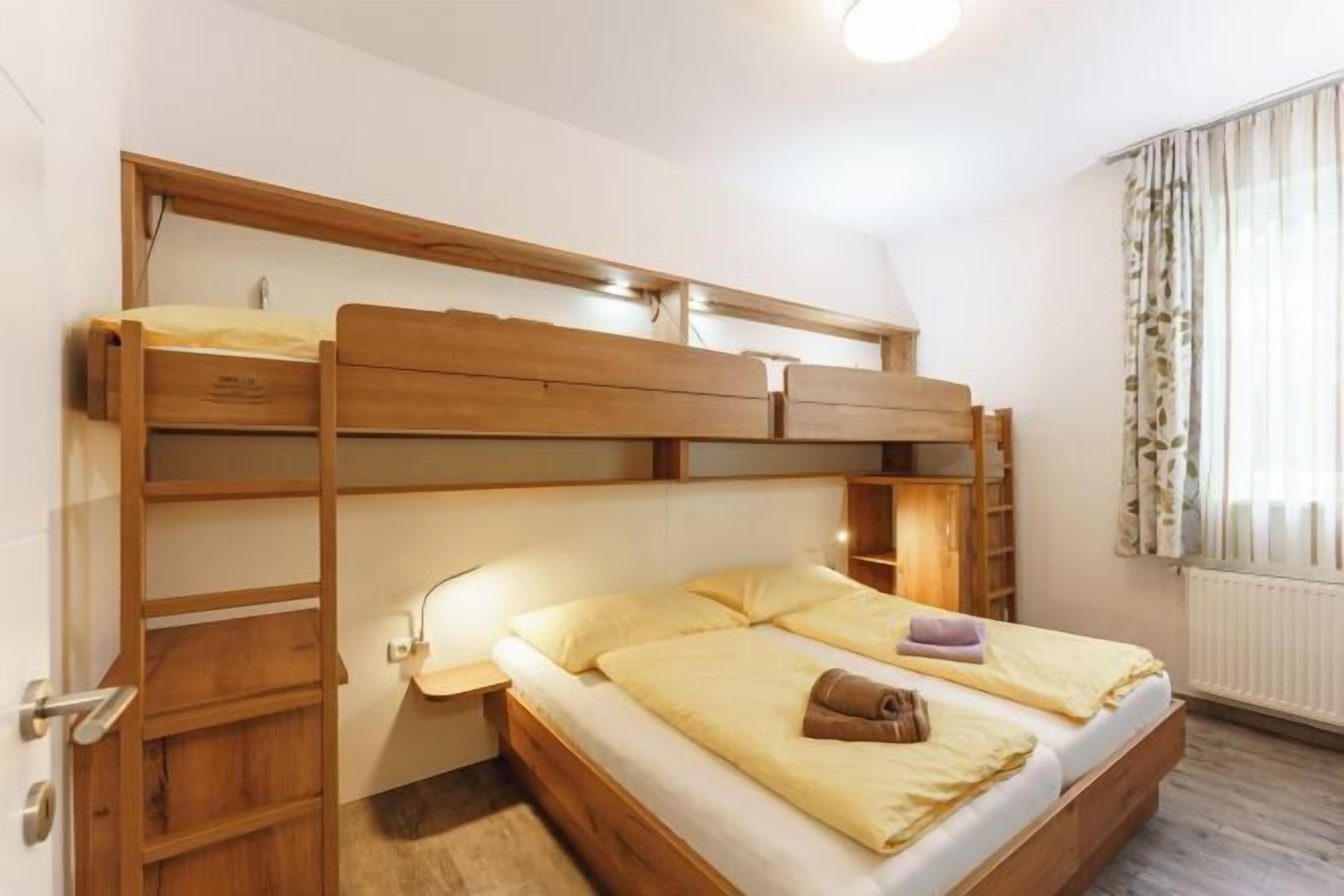 3 عدّة غرف نوم ومكواة/لوح كي وأسرّة أط فال/رضّع وواي فاي مجانًا