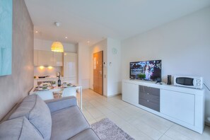 Family Apartment, Multiple Bedrooms (Prestige du Lac 27) | 1 bedroom, laptop workspace, free WiFi, bed sheets - Top Of The Spots (Lugano)