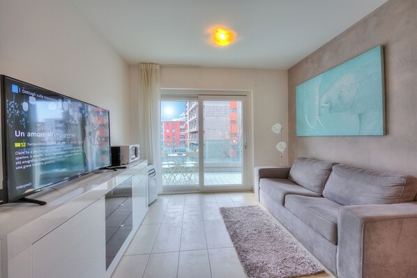 Family Apartment, Multiple Bedrooms (Prestige du Lac 27) | Living area | 21-inch flat-screen TV with satellite channels, TV - Via al Chioso Apartments (Lugano)