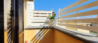 Magnificent Classic Green Apartment for Couples in the Center