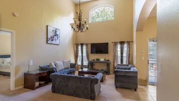 Villa, 5 Bedrooms, Private Pool, Garden View | Living area