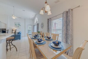 Villa, 5 habitaciones, alberca privada, vista al jardín | Comedor