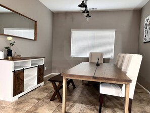 House, 4 Bedrooms | Dining