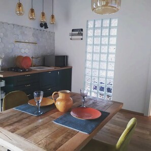 Apartment, 1 Bedroom, Smoking, Hot Tub | Interior