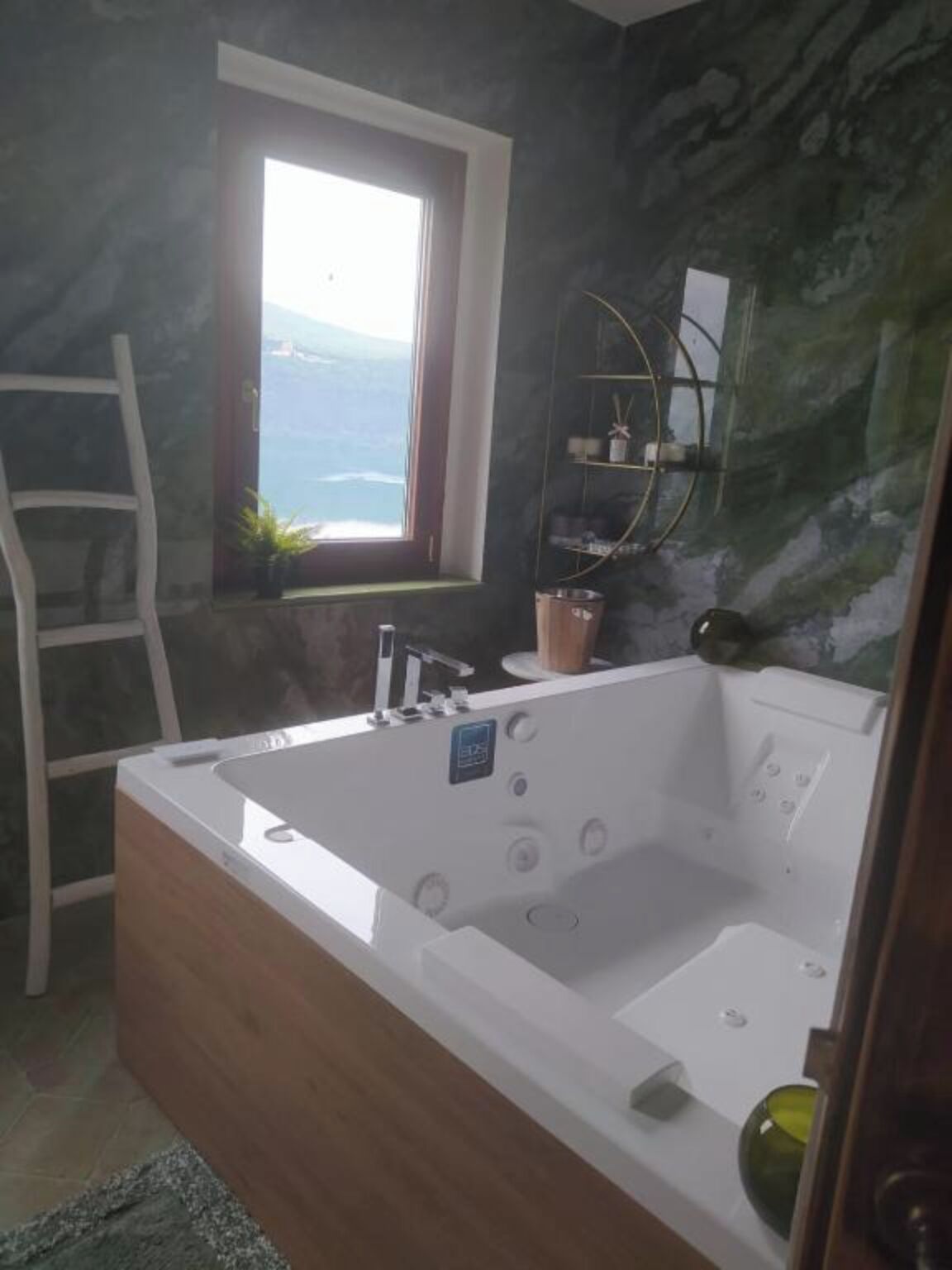 Apartment, 1 Bedroom, Smoking, Hot Tub | Bathroom | Hair dryer, soap, shampoo