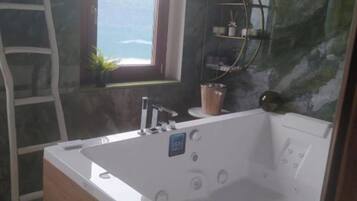Apartment, 1 Bedroom, Smoking, Hot Tub | Bathroom | Hair dryer, soap, shampoo